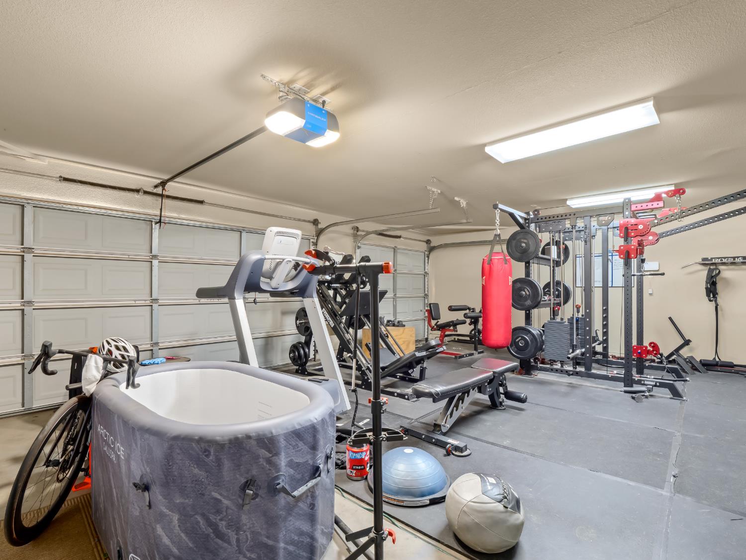 1687 N Karen Ave, Clovis, CA 93619