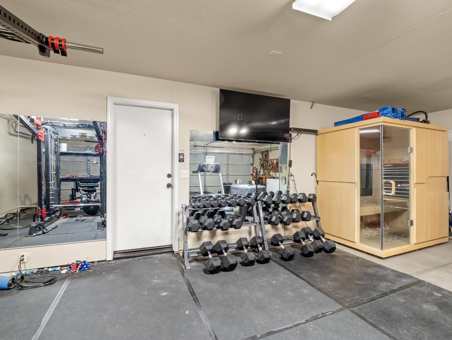 1687 N Karen Ave, Clovis, CA 93619