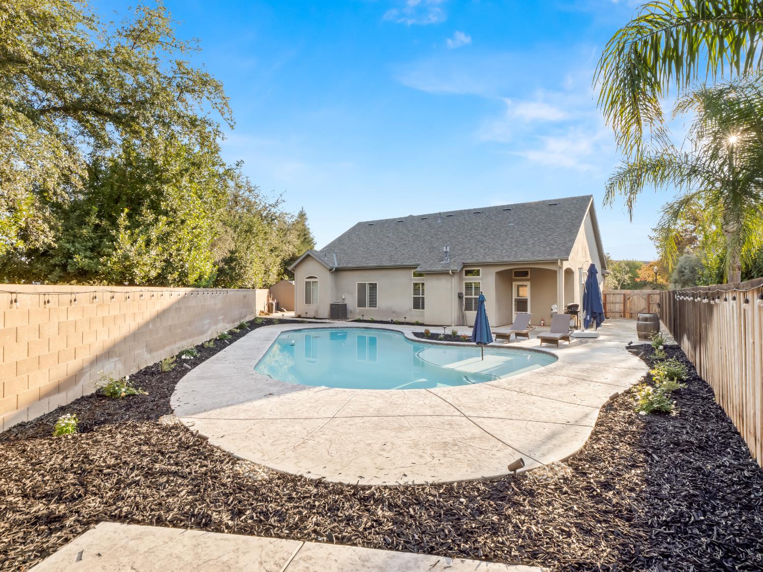 1687 N Karen Ave, Clovis, CA 93619