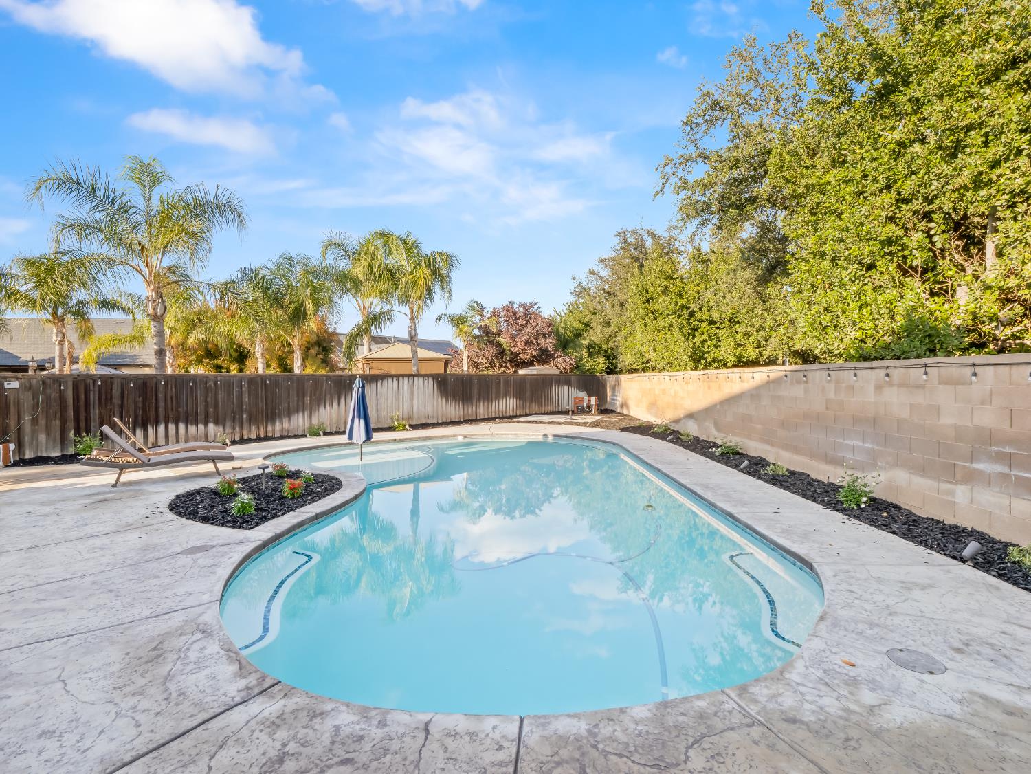 1687 N Karen Ave, Clovis, CA 93619