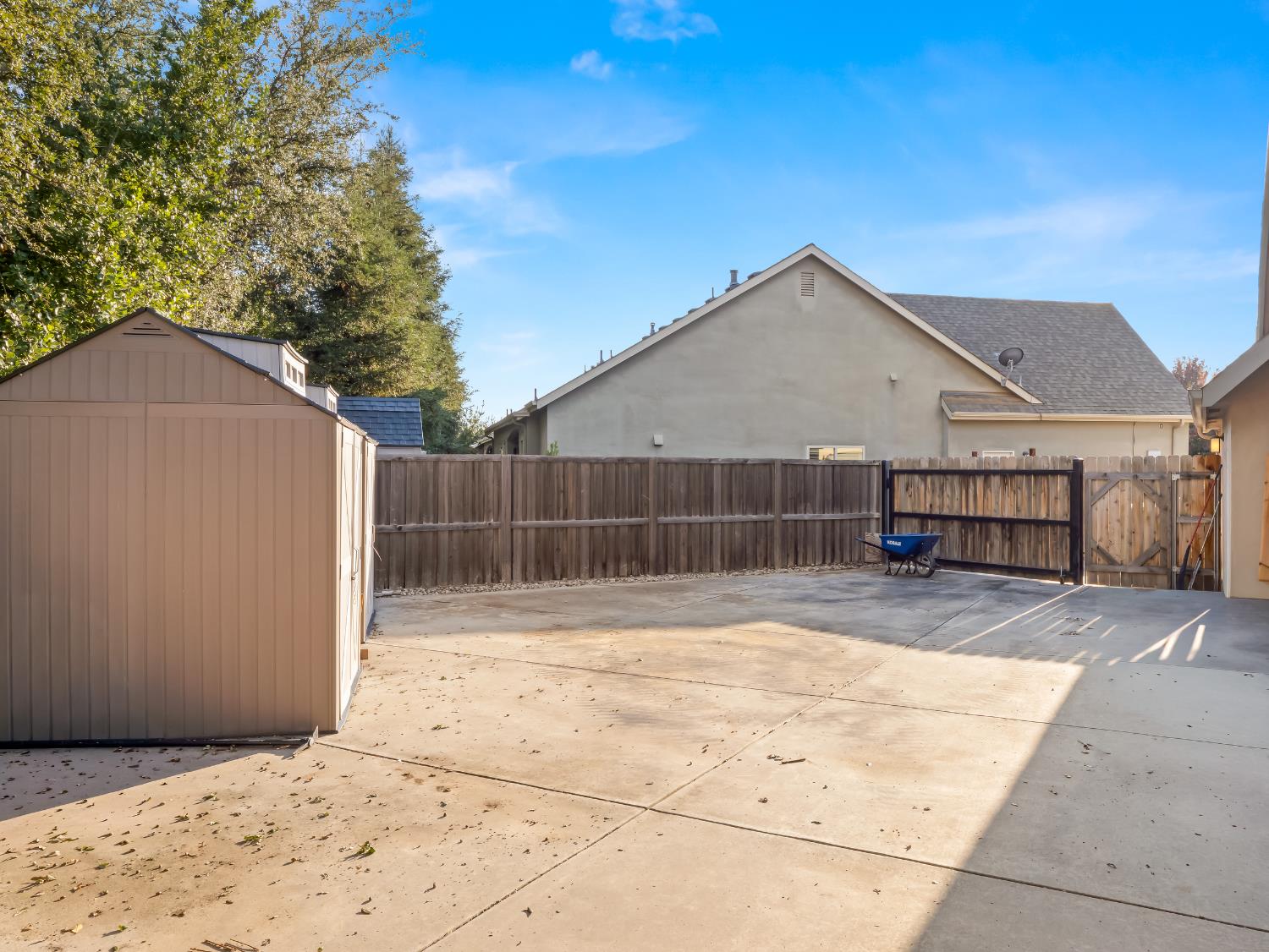 1687 N Karen Ave, Clovis, CA 93619