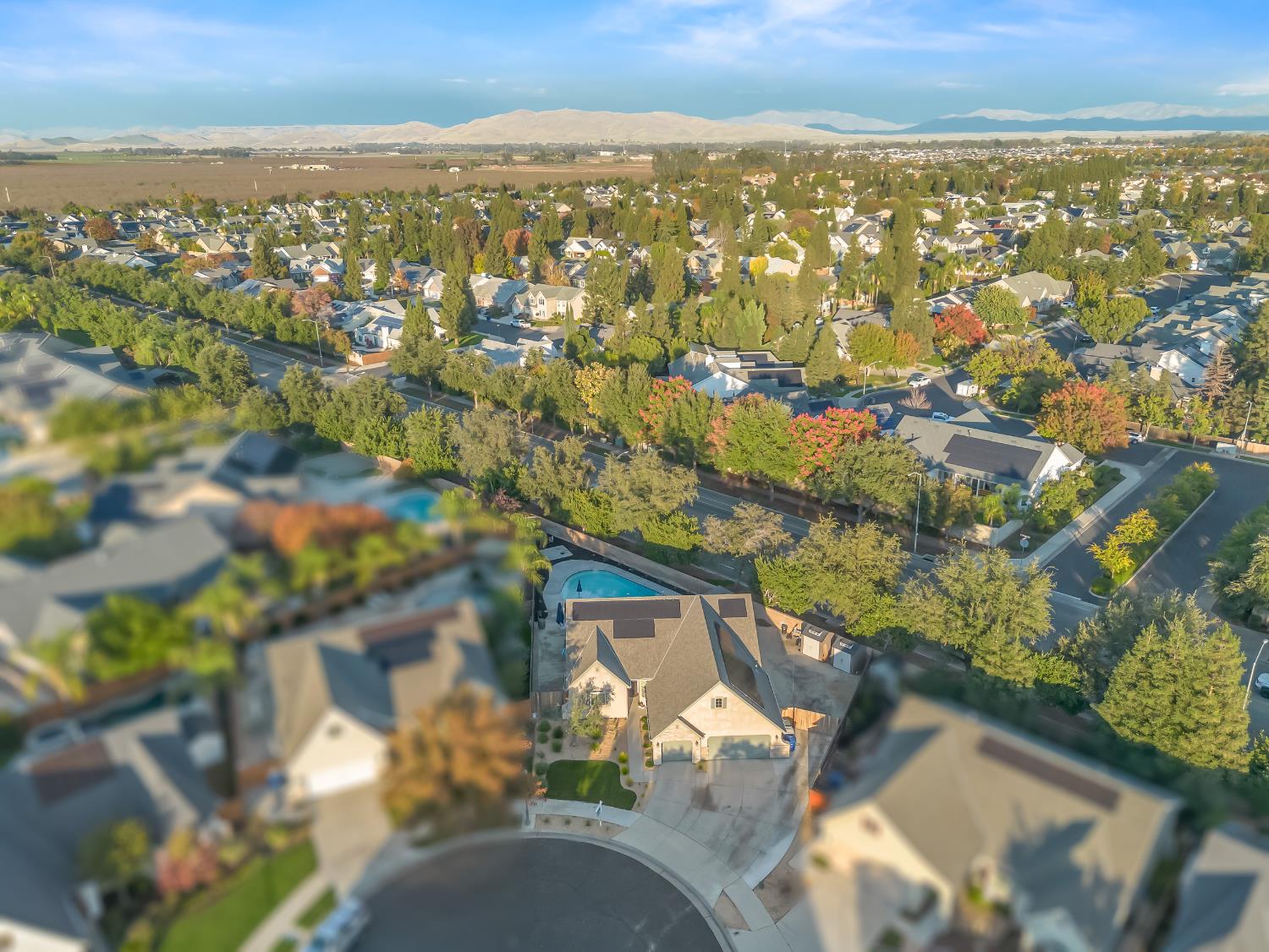 1687 N Karen Ave, Clovis, CA 93619