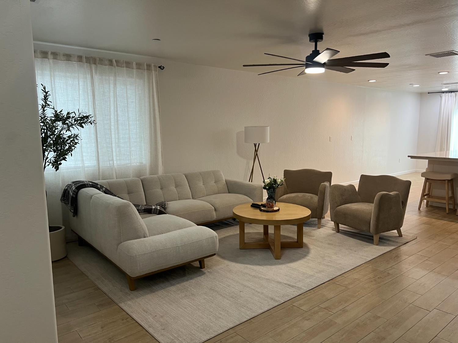 788 Apple Street, Dinuba, CA 93618