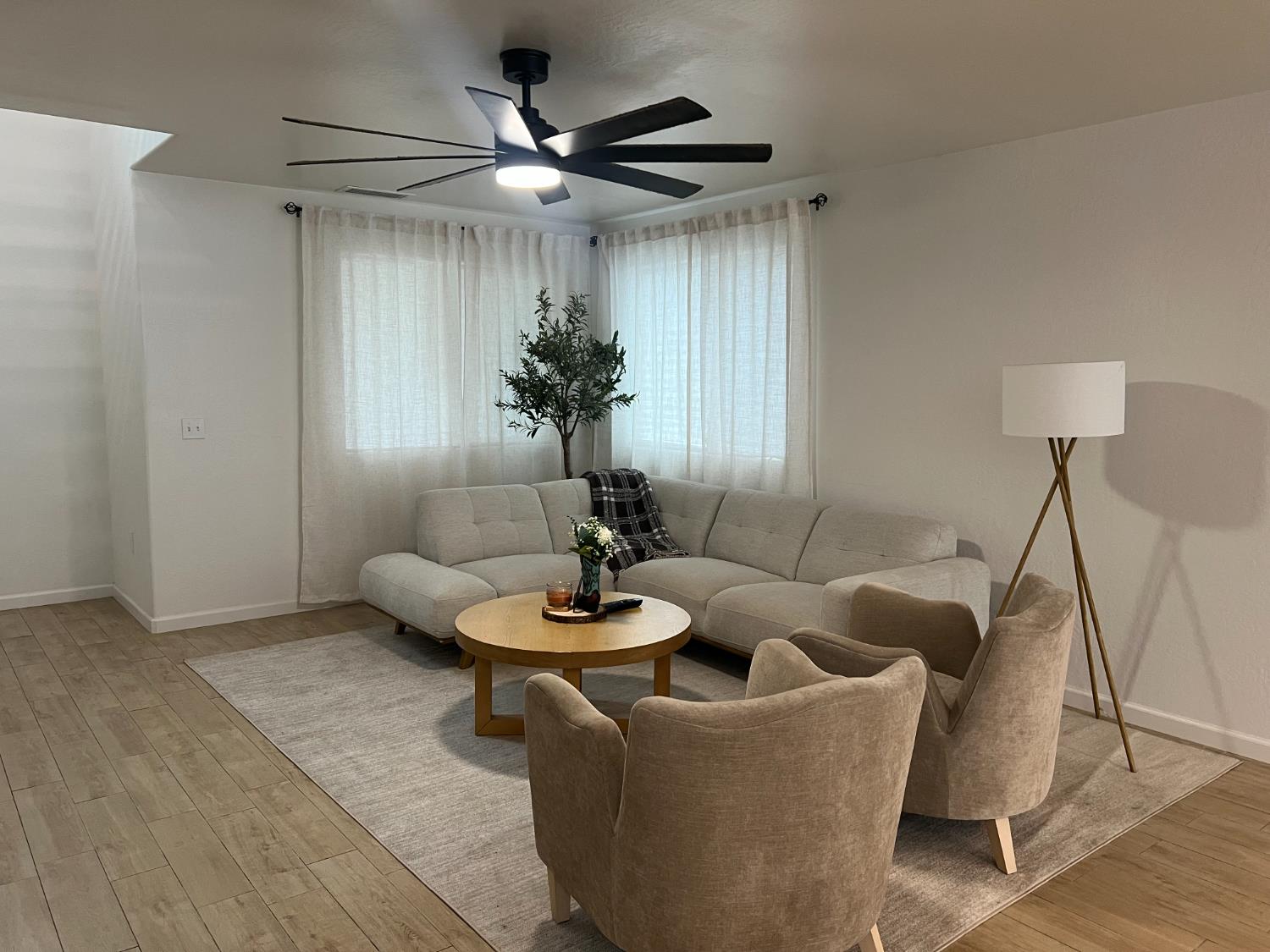 788 Apple Street, Dinuba, CA 93618