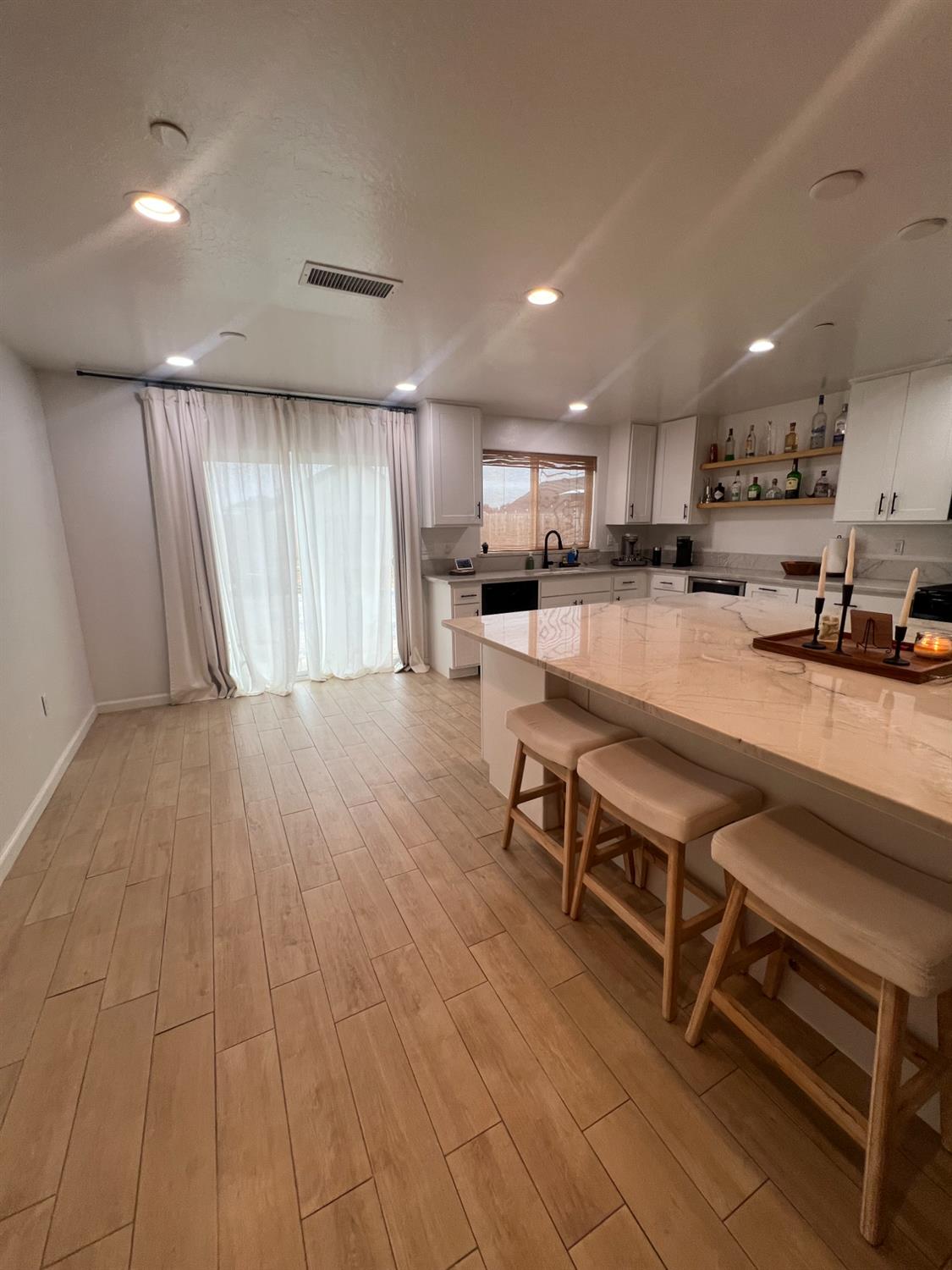 788 Apple Street, Dinuba, CA 93618