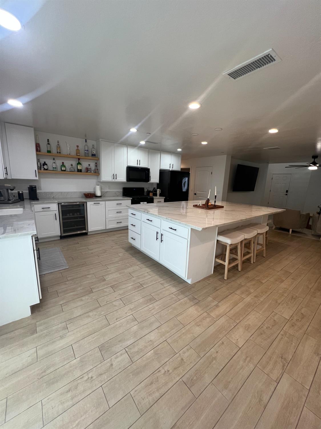 788 Apple Street, Dinuba, CA 93618