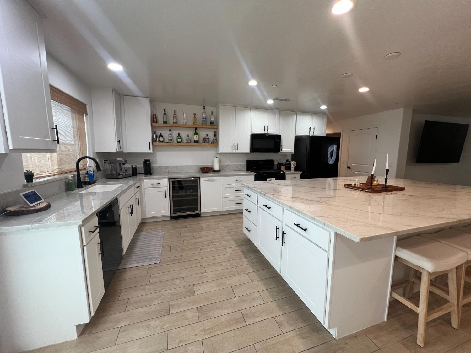 788 Apple Street, Dinuba, CA 93618