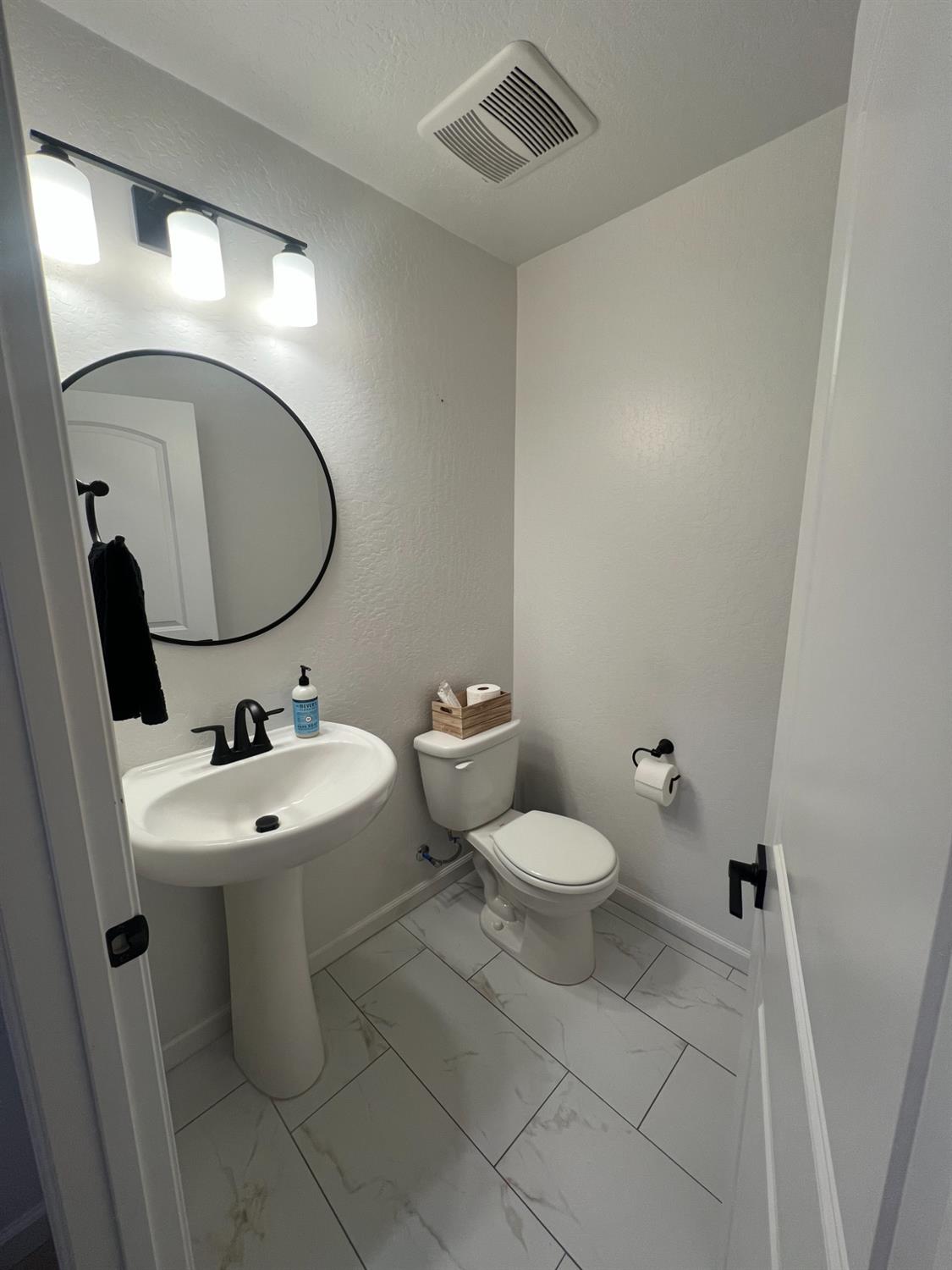 788 Apple Street, Dinuba, CA 93618