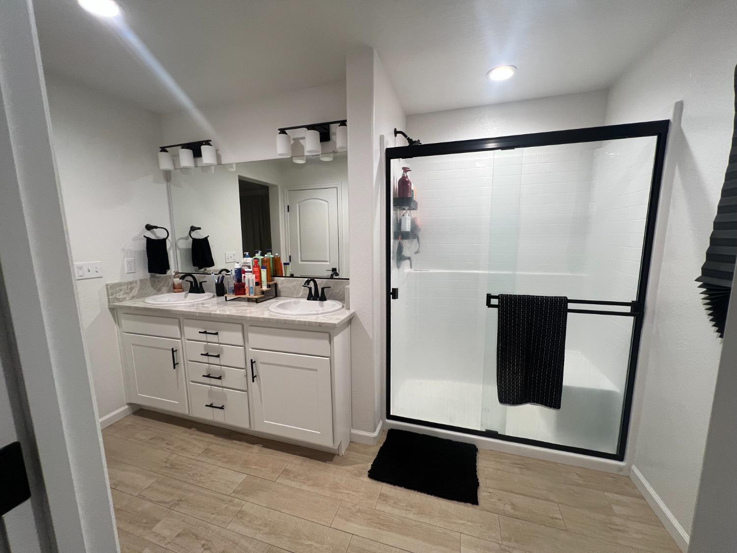 788 Apple Street, Dinuba, CA 93618