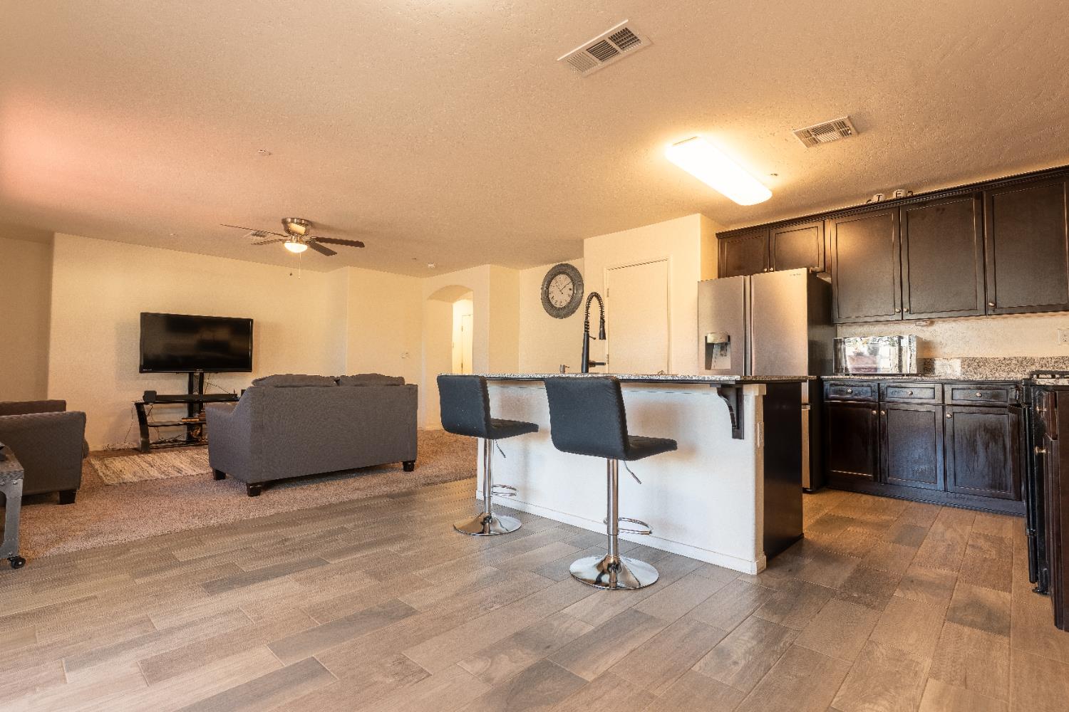 1853 S Kerckhoff Way, Hanford, CA 93230