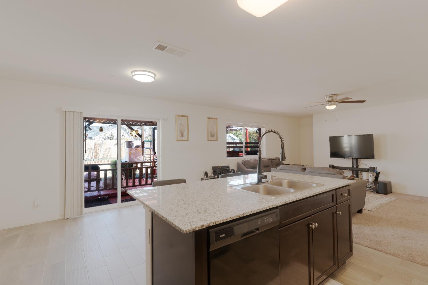 1853 S Kerckhoff Way, Hanford, CA 93230