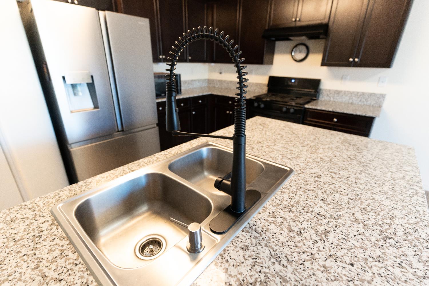 1853 S Kerckhoff Way, Hanford, CA 93230