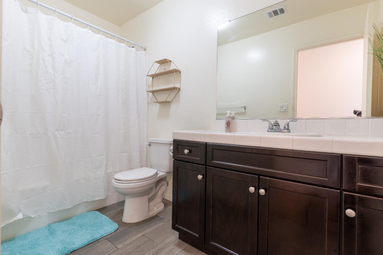 1853 S Kerckhoff Way, Hanford, CA 93230