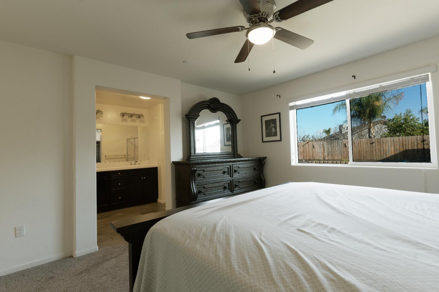 1853 S Kerckhoff Way, Hanford, CA 93230