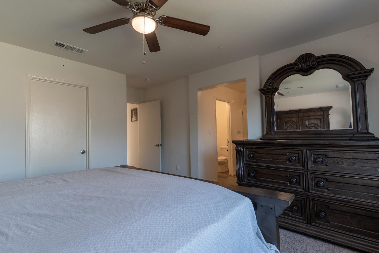 1853 S Kerckhoff Way, Hanford, CA 93230