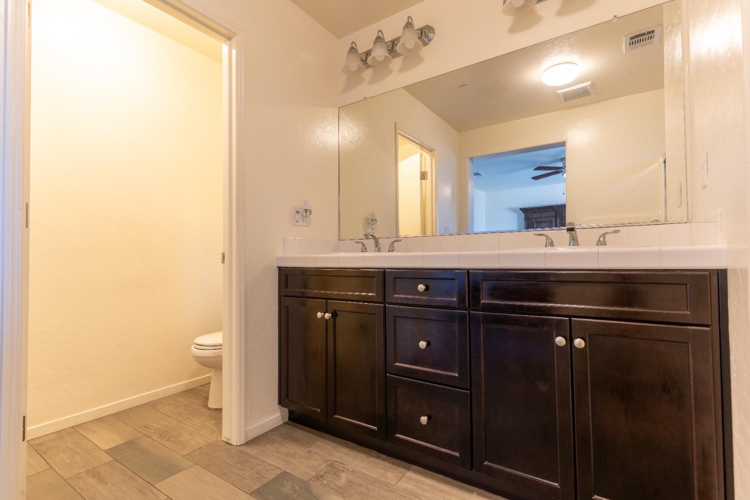 1853 S Kerckhoff Way, Hanford, CA 93230