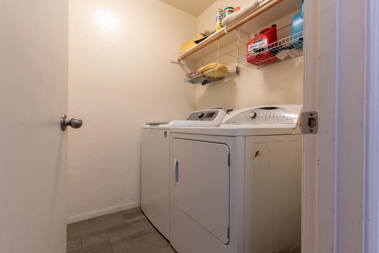 1853 S Kerckhoff Way, Hanford, CA 93230