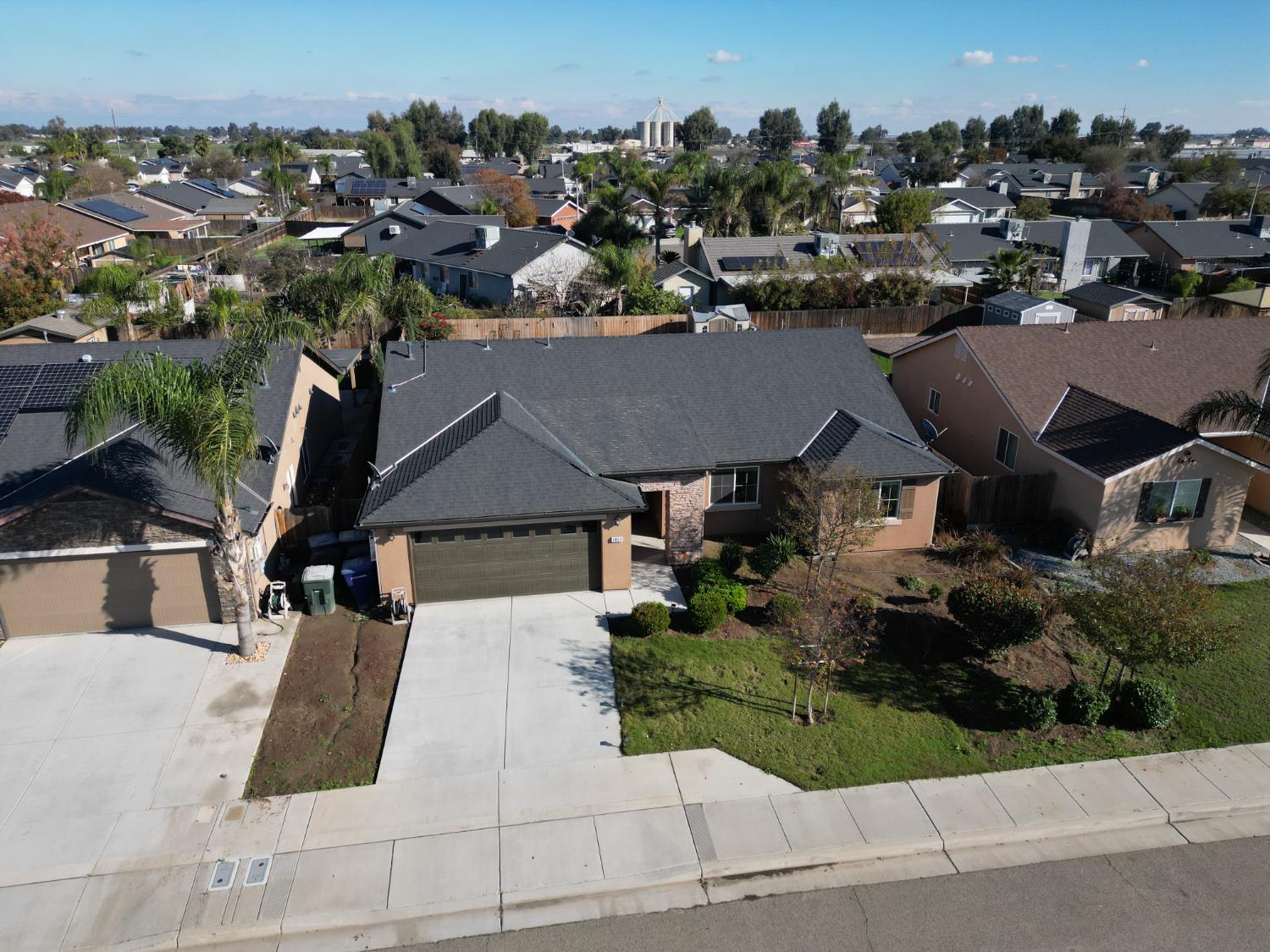 1853 S Kerckhoff Way, Hanford, CA 93230