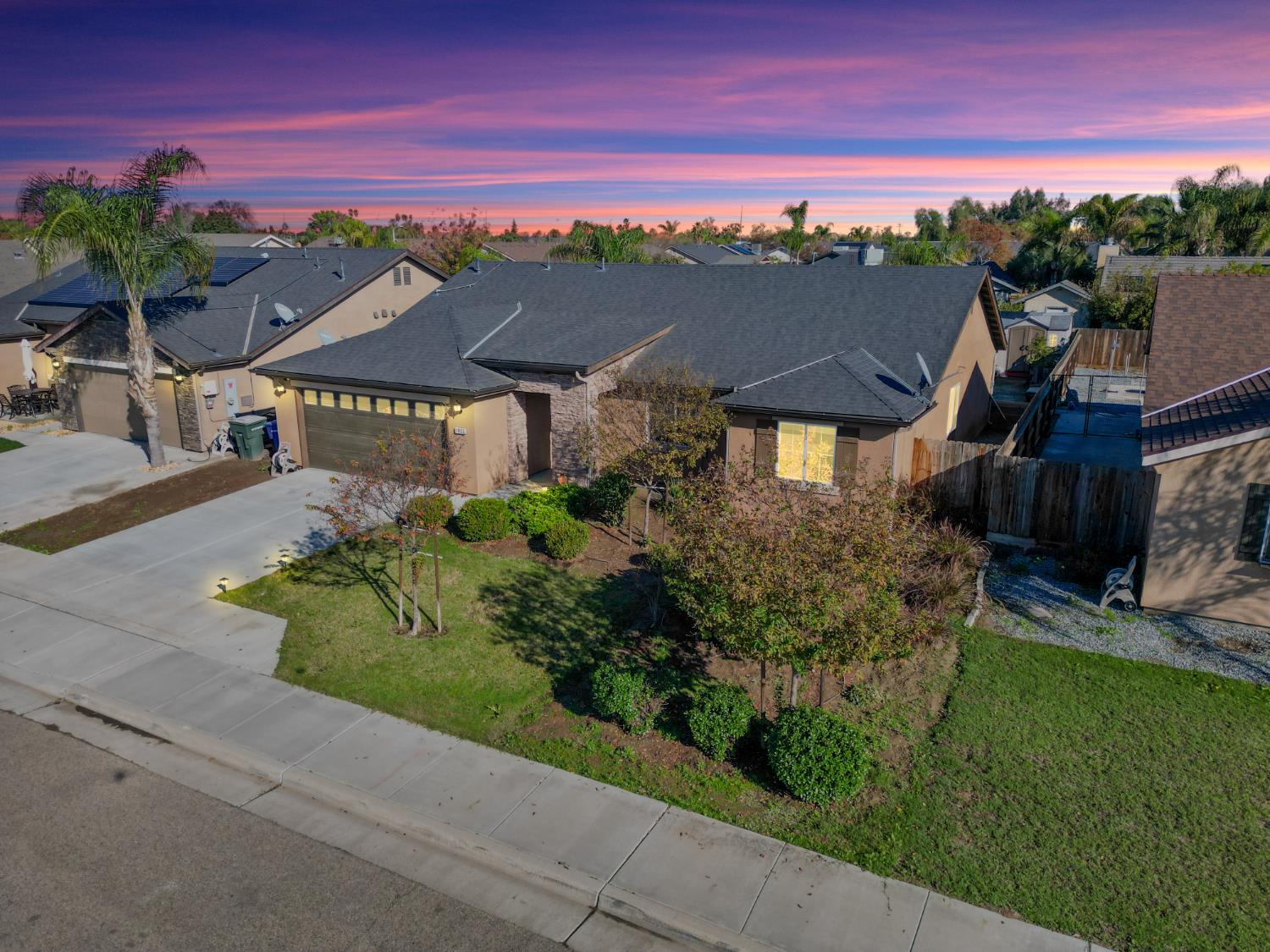 1853 S Kerckhoff Way, Hanford, CA 93230