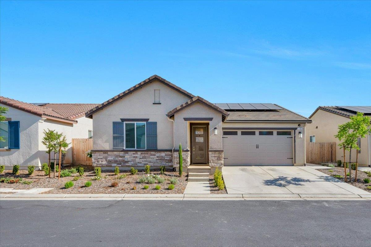 1183 Encore Way W, Madera, CA 93636