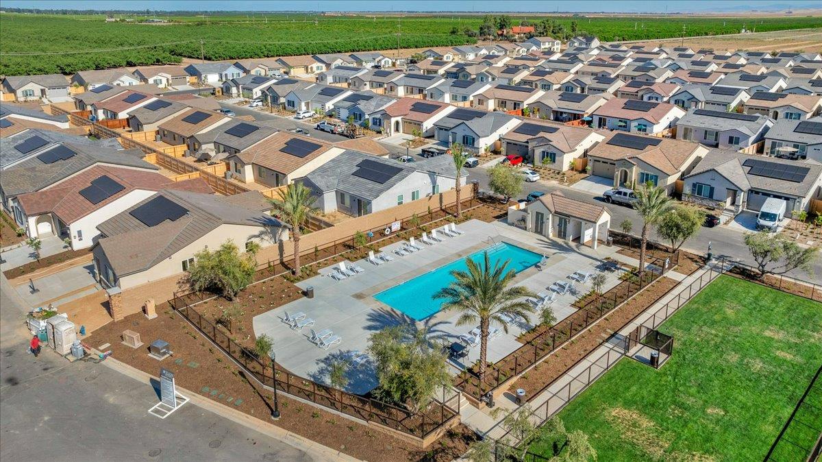 1183 Encore Way W, Madera, CA 93636