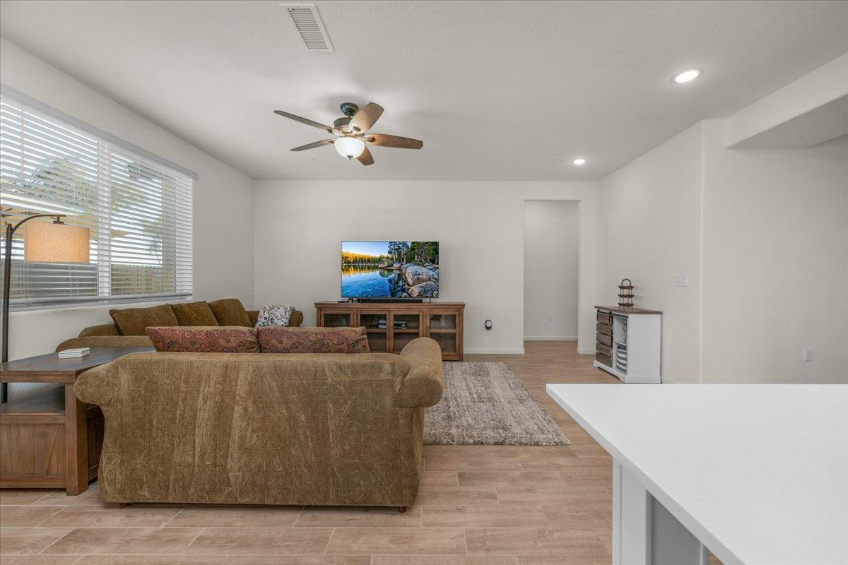 1183 Encore Way W, Madera, CA 93636