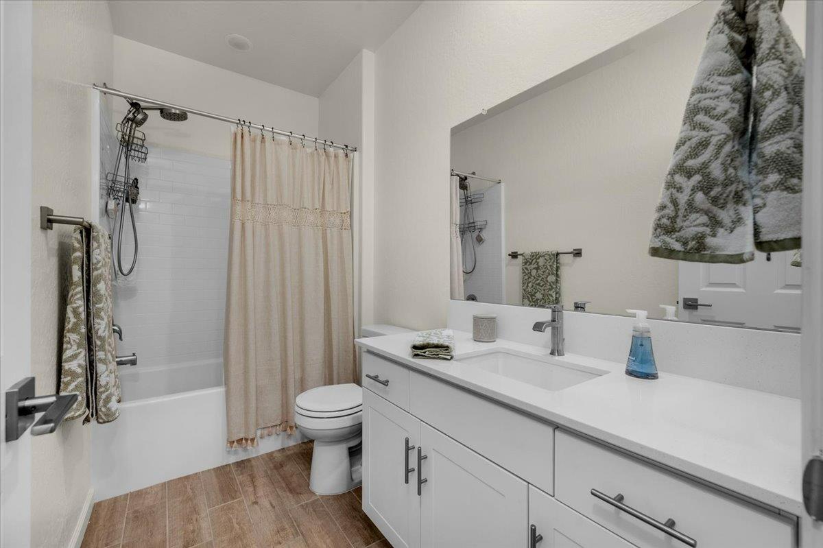 1183 Encore Way W, Madera, CA 93636