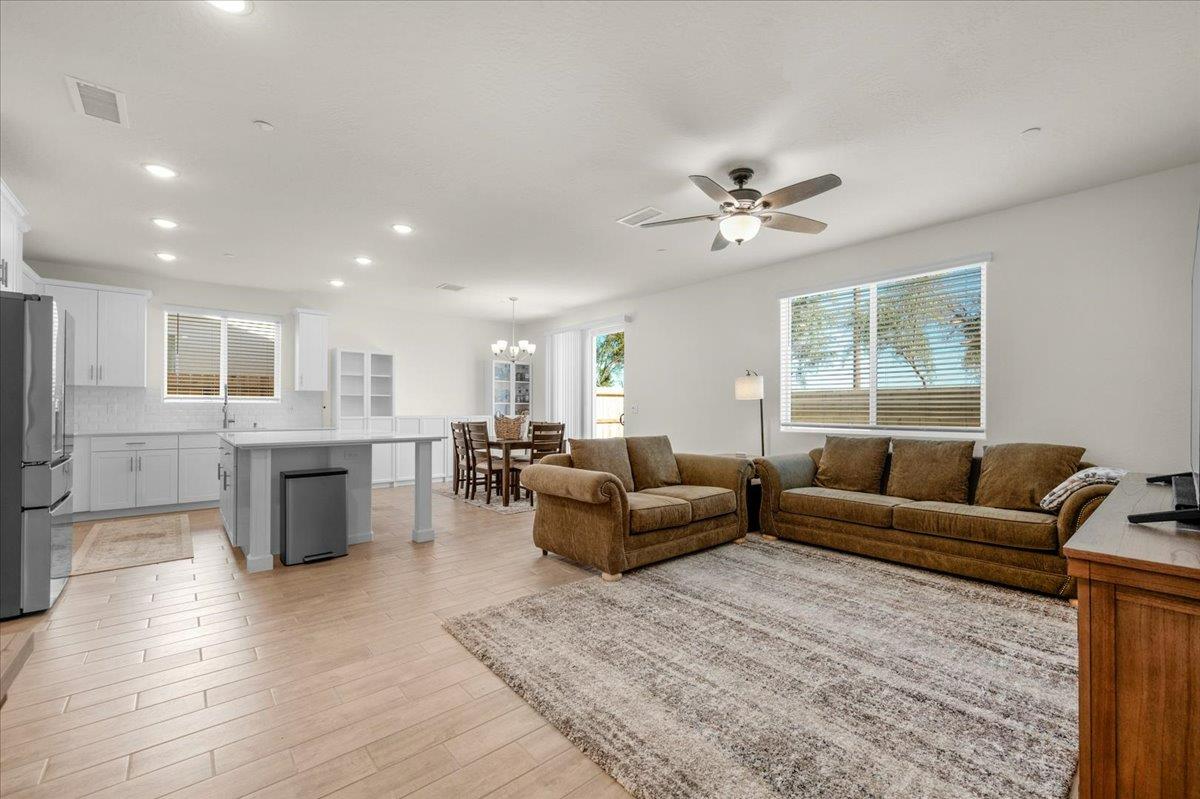 1183 Encore Way W, Madera, CA 93636