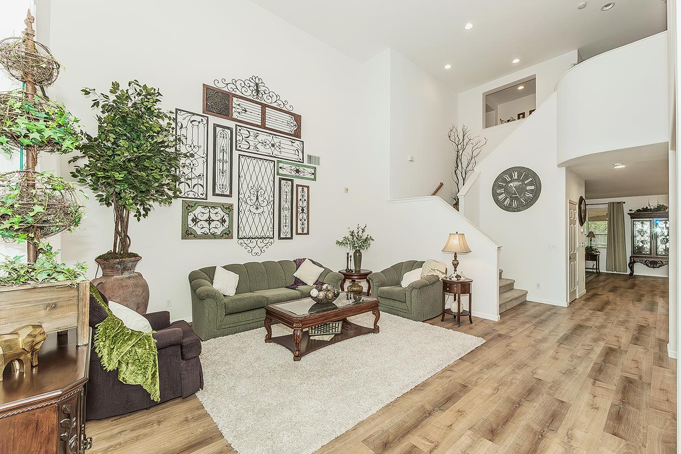 3046 Indianapolis Ave, Clovis, CA 93619