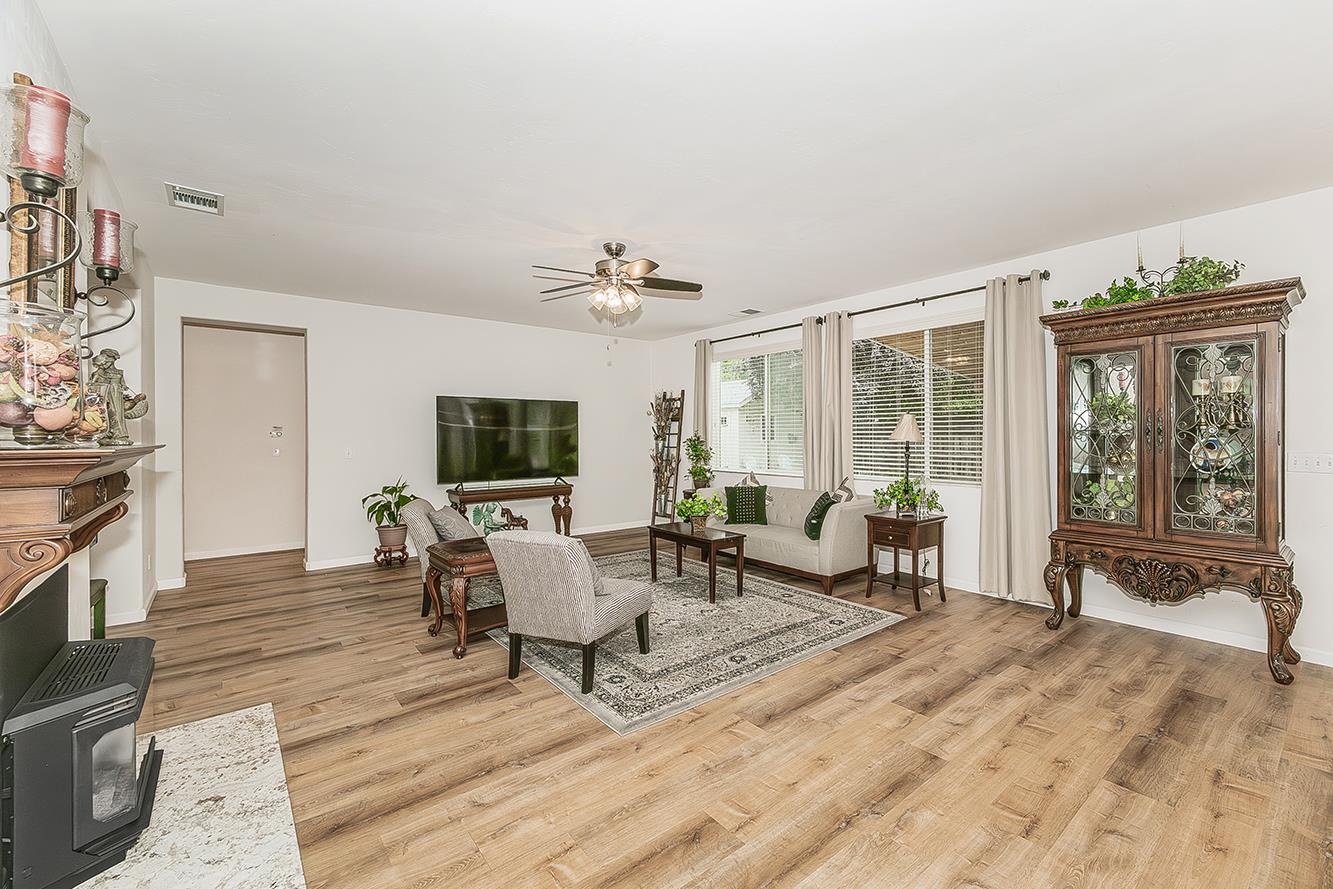 3046 Indianapolis Ave, Clovis, CA 93619