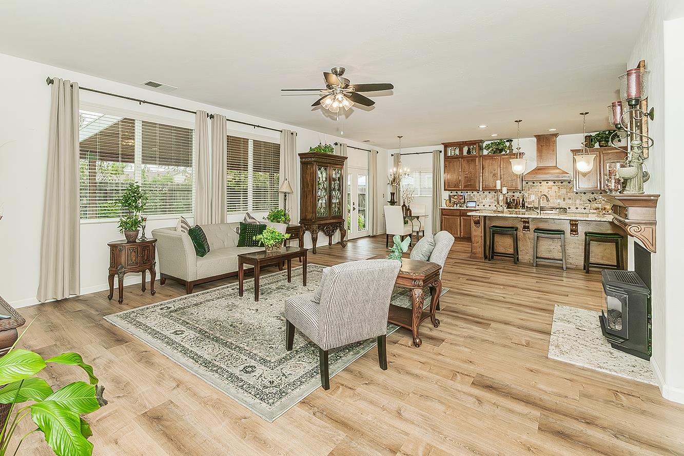 3046 Indianapolis Ave, Clovis, CA 93619