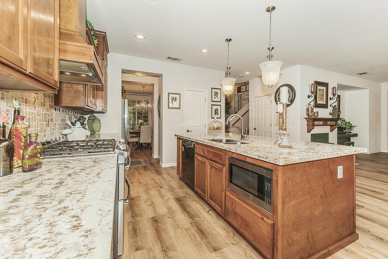 3046 Indianapolis Ave, Clovis, CA 93619