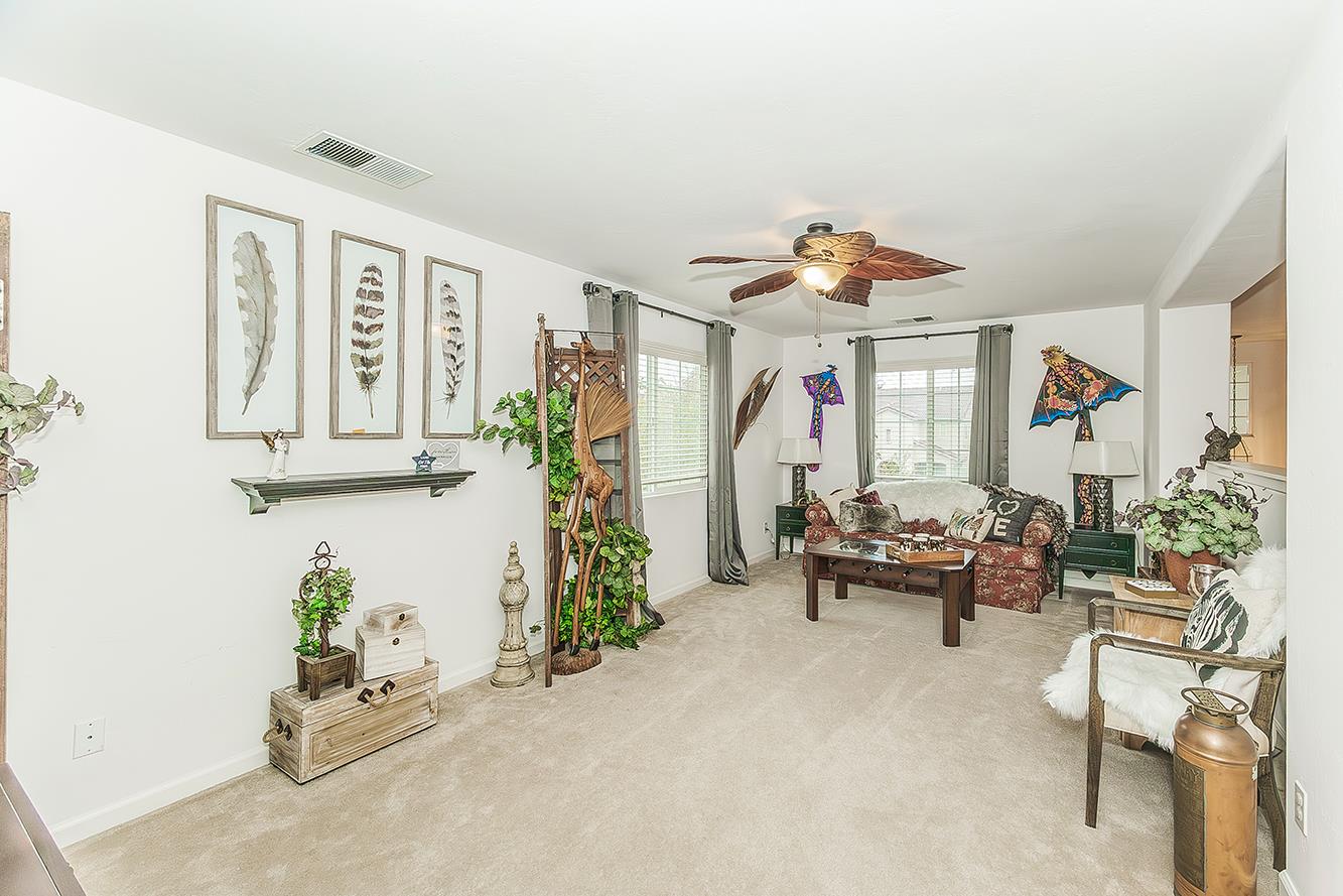 3046 Indianapolis Ave, Clovis, CA 93619