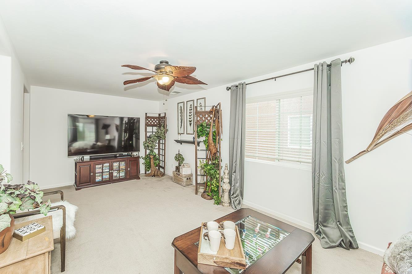 3046 Indianapolis Ave, Clovis, CA 93619