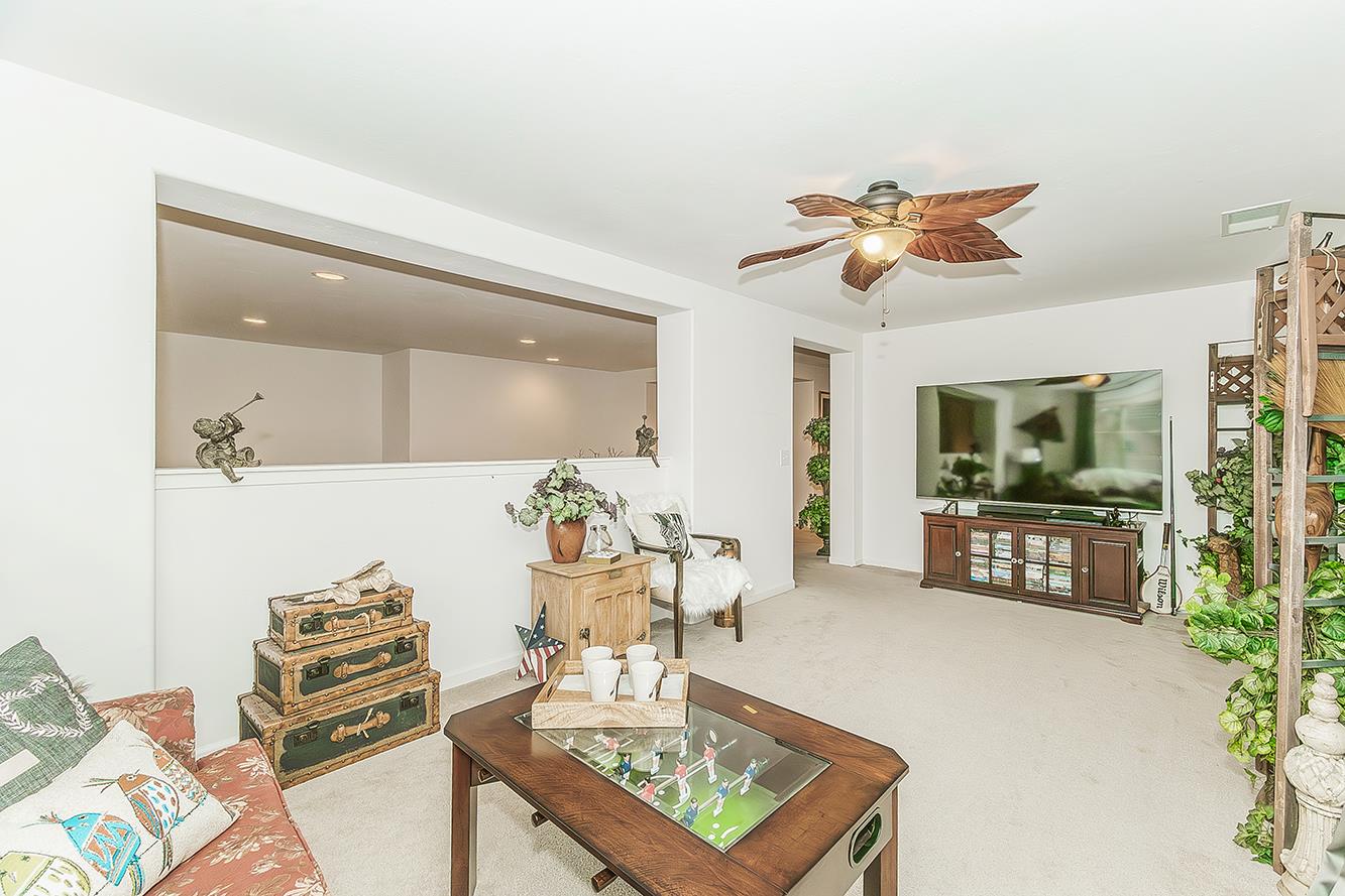 3046 Indianapolis Ave, Clovis, CA 93619