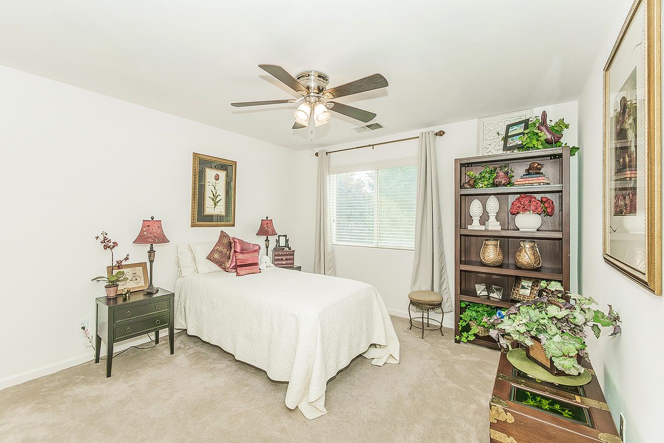 3046 Indianapolis Ave, Clovis, CA 93619