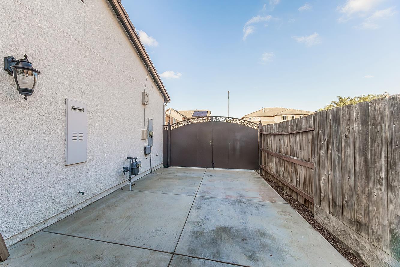 3046 Indianapolis Ave, Clovis, CA 93619