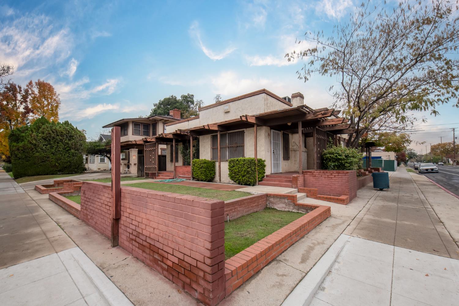 747 E Weldon Ave, Fresno, CA 93704