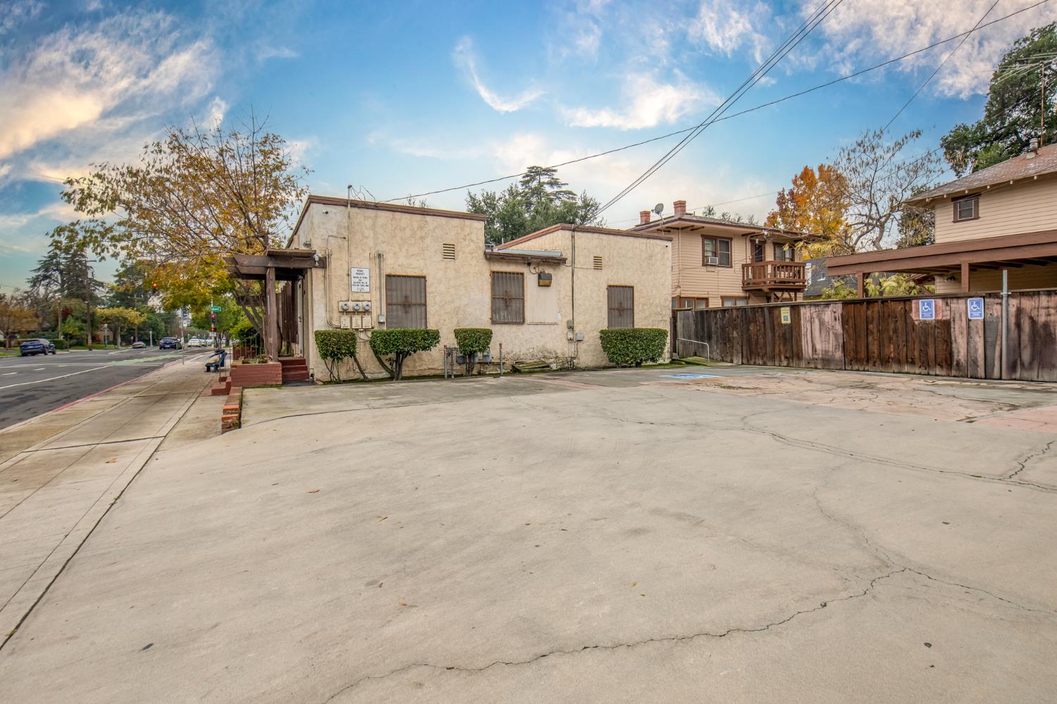 747 E Weldon Ave, Fresno, CA 93704