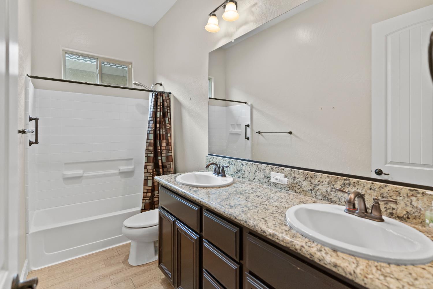 2914 Blackwood Ave, Clovis, CA 93619