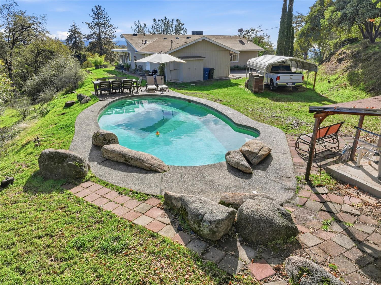 32169 Maranatha Dr, North Fork, CA 93643