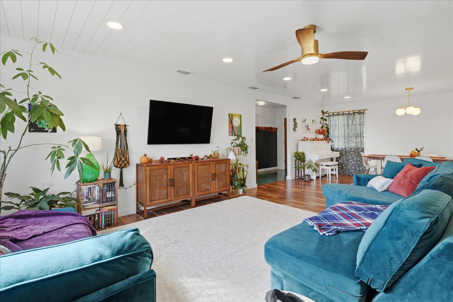 32169 Maranatha Dr, North Fork, CA 93643