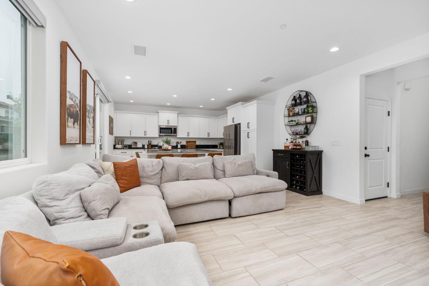 724 Arrowhead Dr, Madera, CA 93636