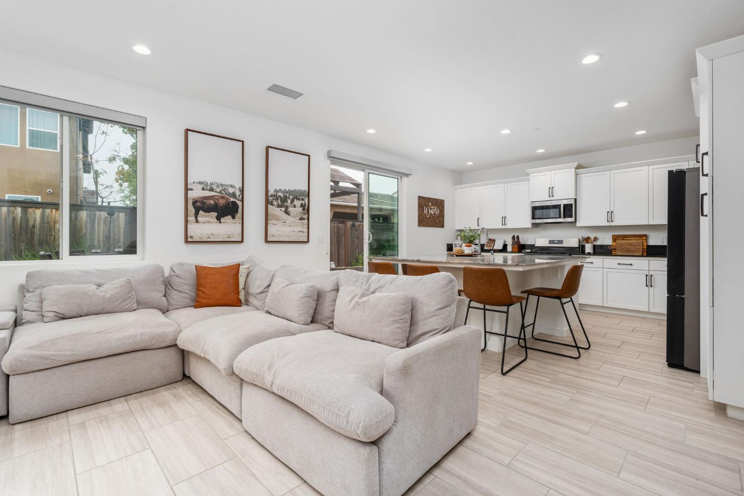 724 Arrowhead Dr, Madera, CA 93636