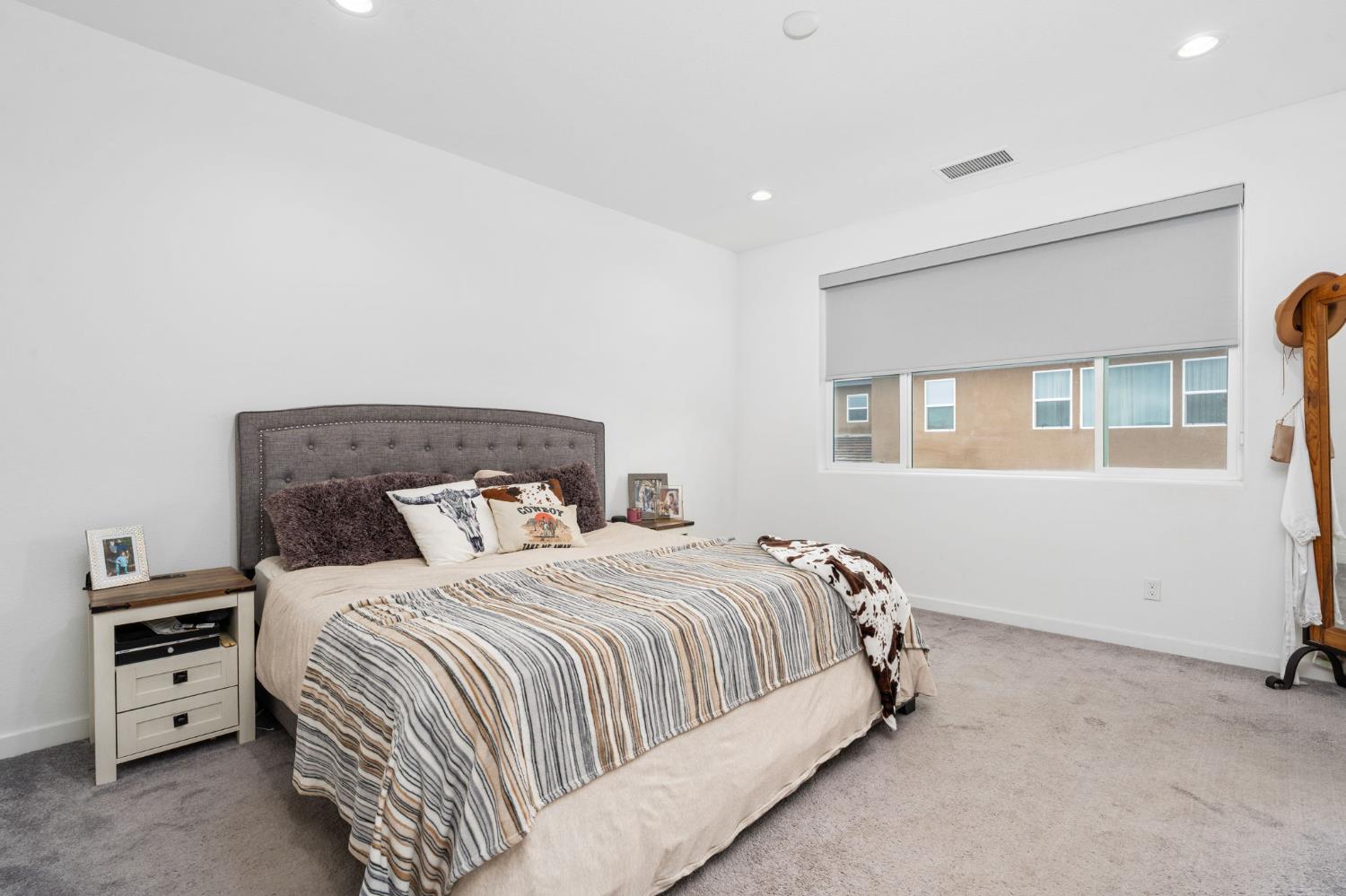 724 Arrowhead Dr, Madera, CA 93636