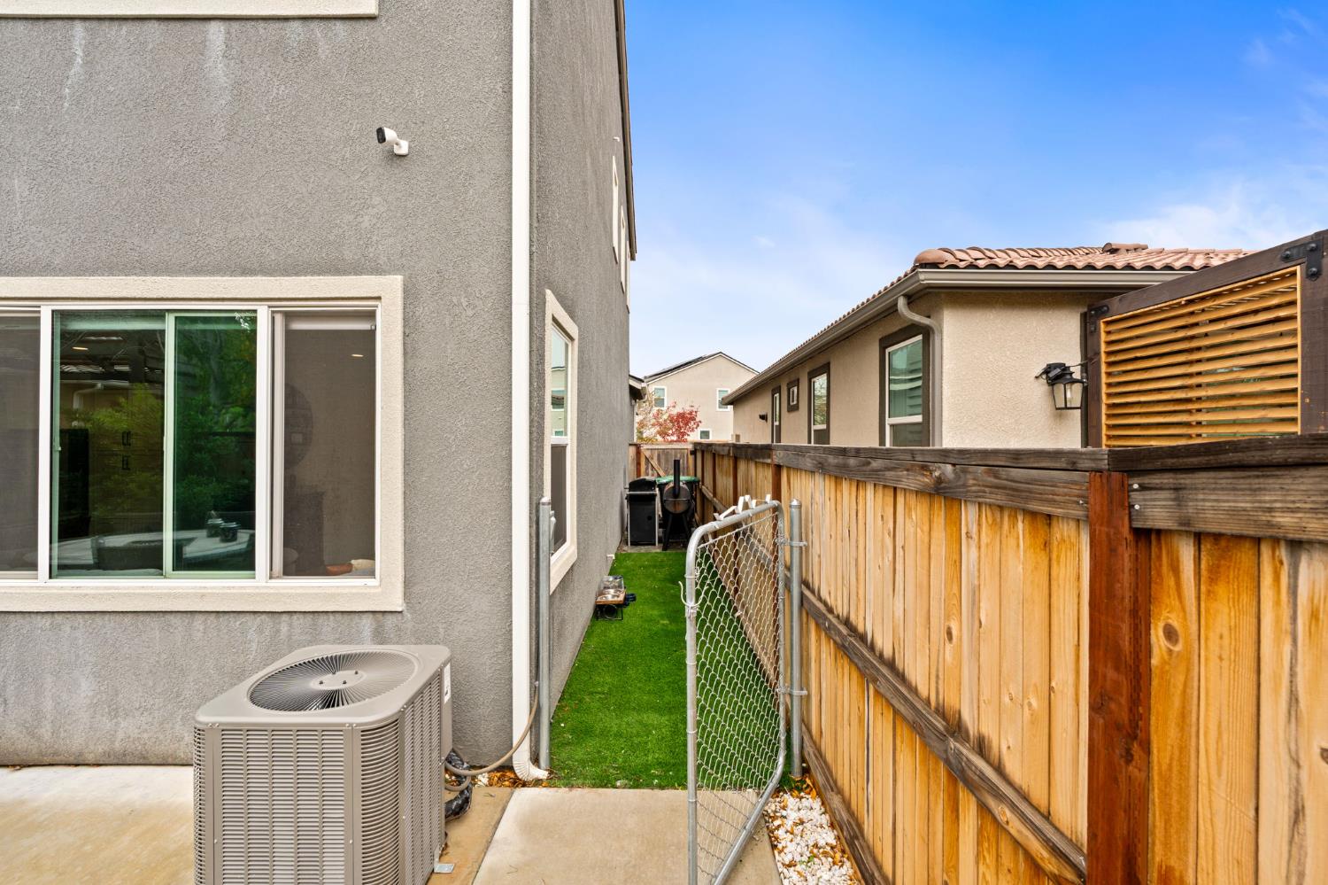 724 Arrowhead Dr, Madera, CA 93636