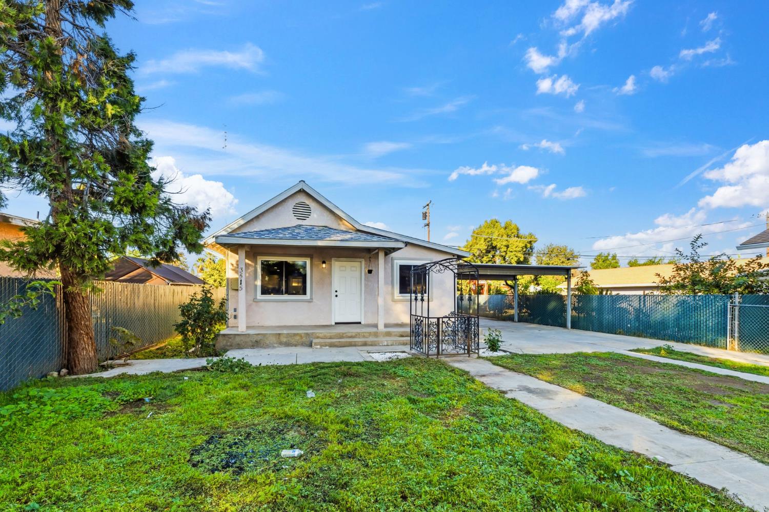 3515 E Lowe Ave, Fresno, CA 93702