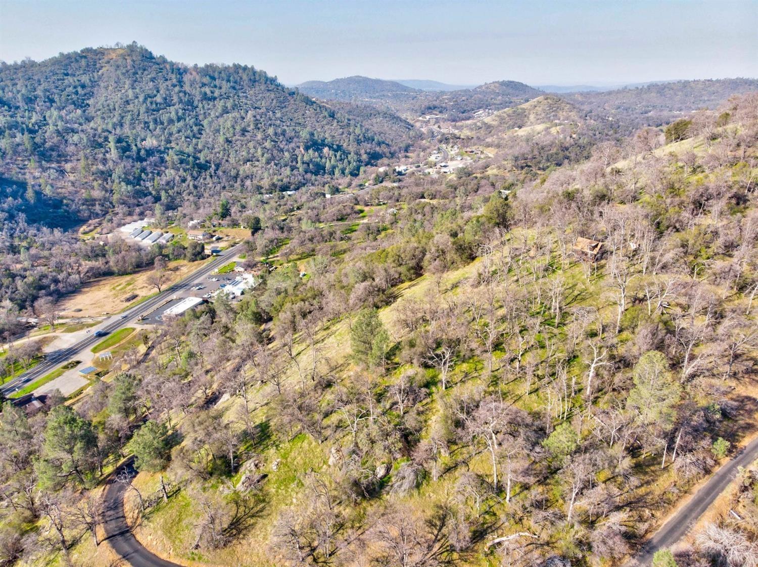 1 Hummingbird Ln, Coarsegold, CA 93614