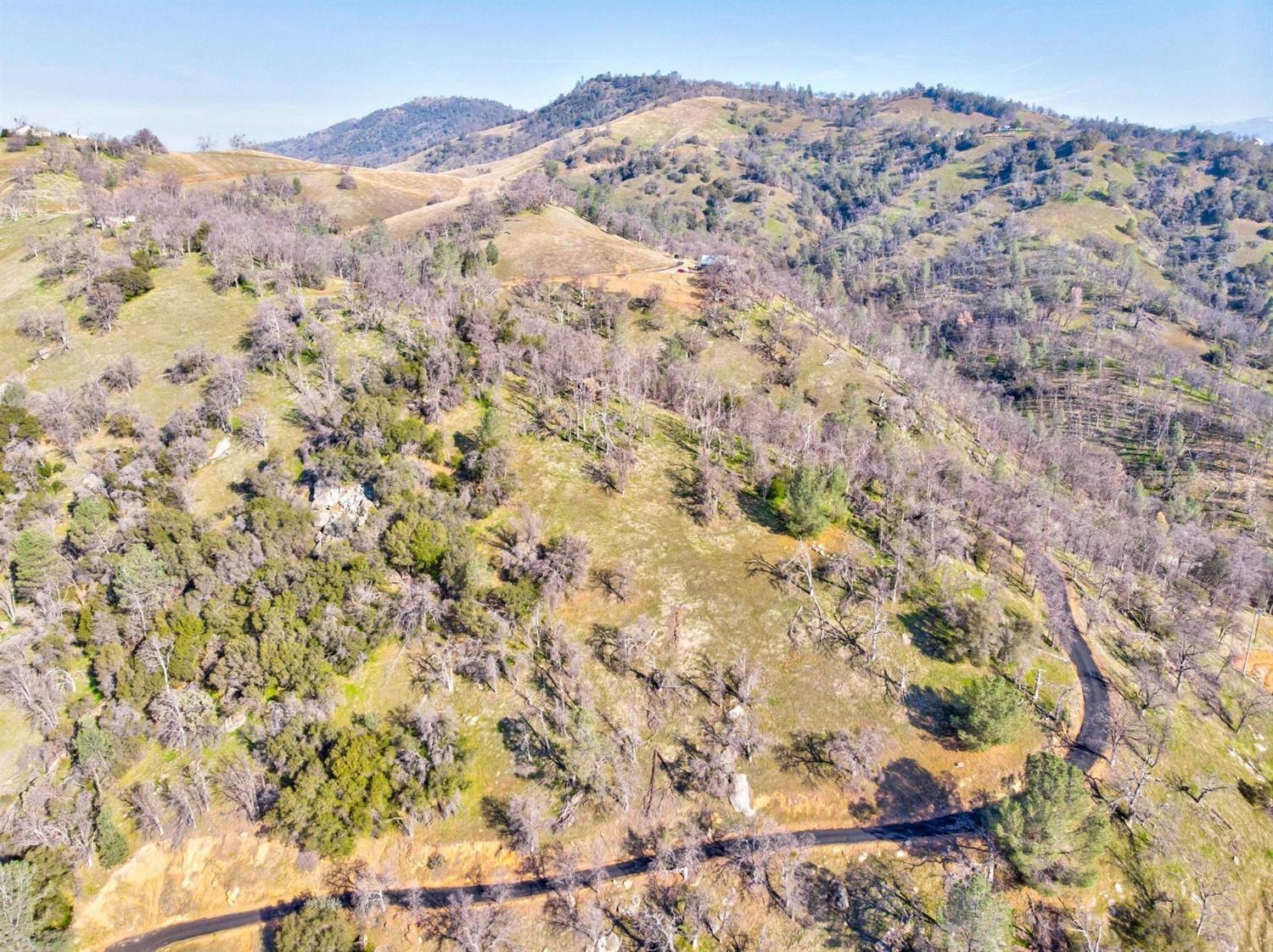 1 Hummingbird Ln, Coarsegold, CA 93614