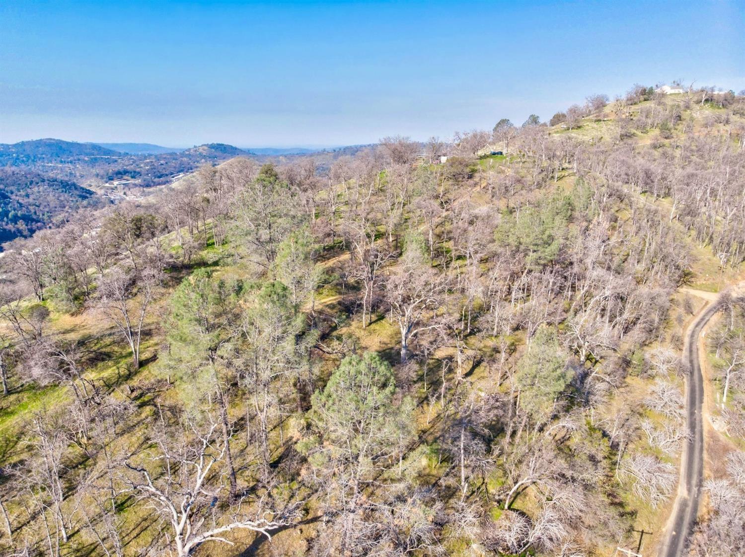 1 Hummingbird Ln, Coarsegold, CA 93614